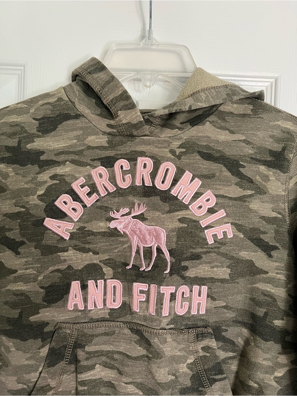 5/$20 SALE ❤️ Abercrombie & Fitch Kids Green Camo Hoodie with Pink Logo